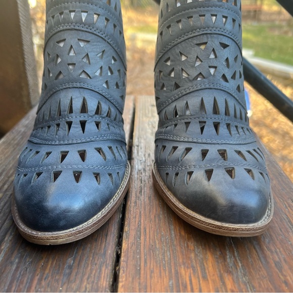 SOFFT WESTWOOD DENIM BLUE GRAY ANKLE BOOTIES SIZE 8.5 - Picture 3 of 14